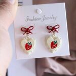 Παιδικά σκουλαρίκια κόκκινο φιόγκο φράουλας 83053 - Image 2