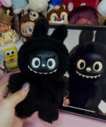 Labubu μαύρο Λουτρινο αρκουδάκι με πλαστικό πρόσωπο 14cm 87631 - Image 2