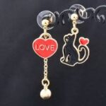 Παιδικά σκουλαρίκια σχέδιο με μια μαύρη γάτα και μια κόκκινη καρδιά 83061 - Image 2